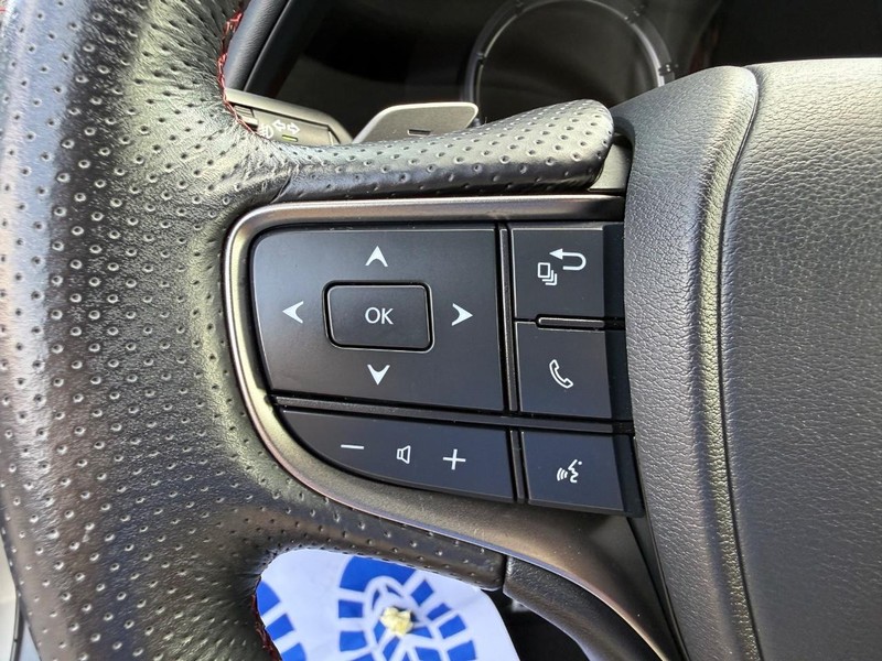 Lexus UX Vehicle Image 15