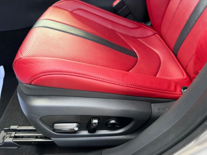 Lexus UX Vehicle Image 28