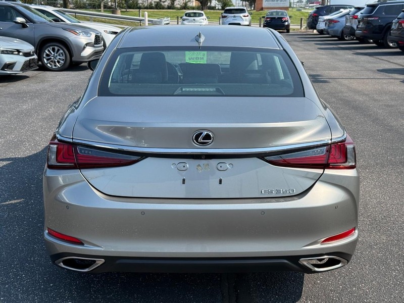 Lexus ES Vehicle Image 04