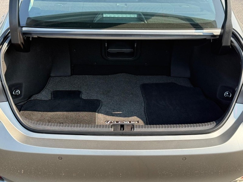 Lexus ES Vehicle Image 07