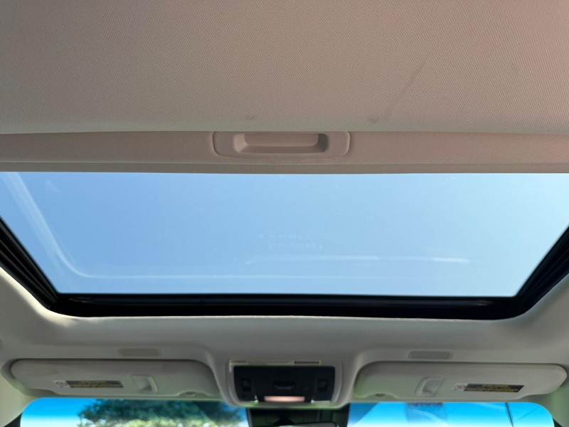 Lexus ES Vehicle Image 12