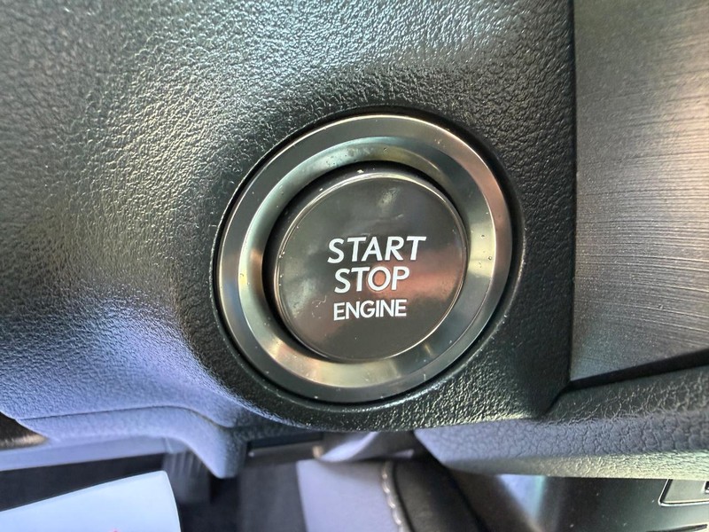 Lexus ES Vehicle Image 17