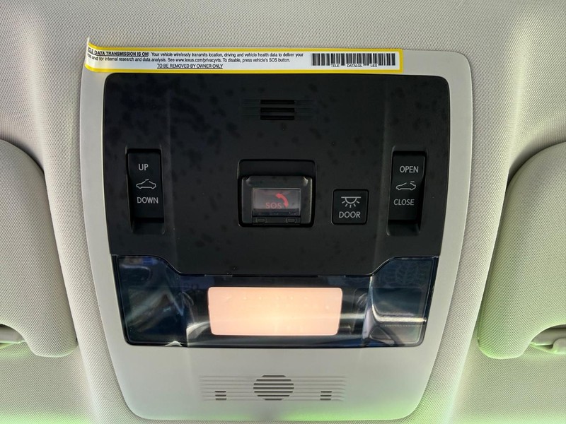 Lexus ES Vehicle Image 23