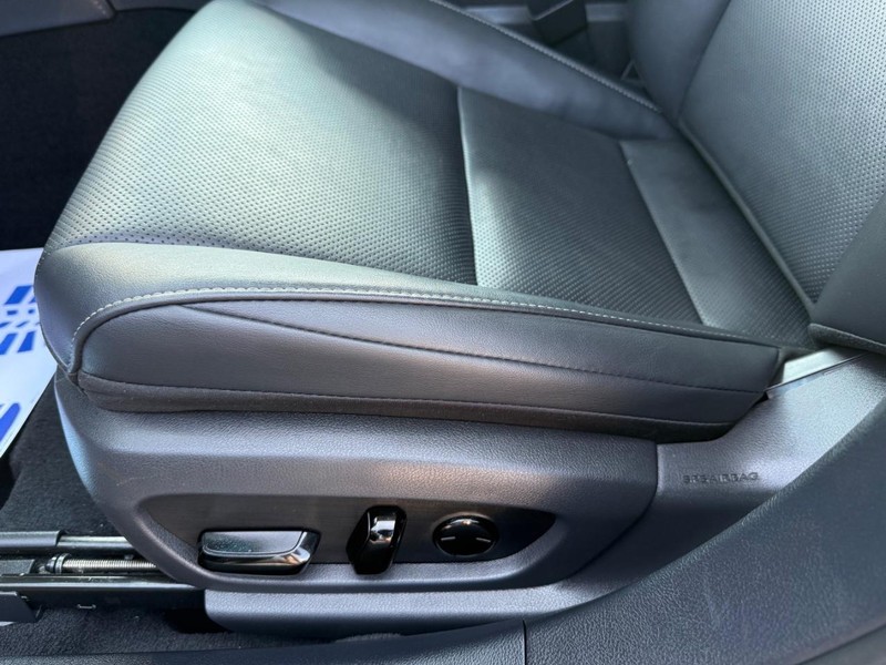 Lexus ES Vehicle Image 27