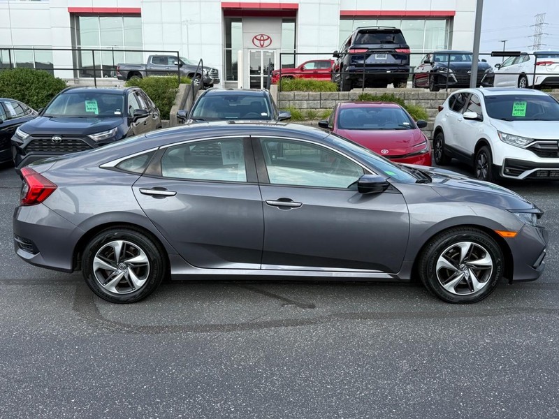 Honda Civic Sedan Vehicle Full-screen Gallery Image 02