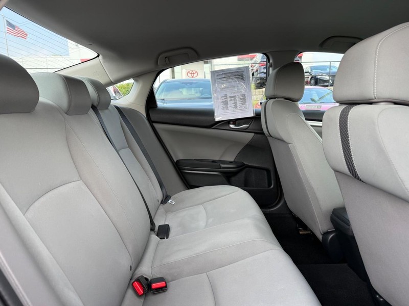 Honda Civic Sedan Vehicle Full-screen Gallery Image 10