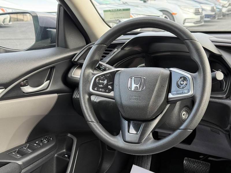 Honda Civic Sedan Vehicle Full-screen Gallery Image 12