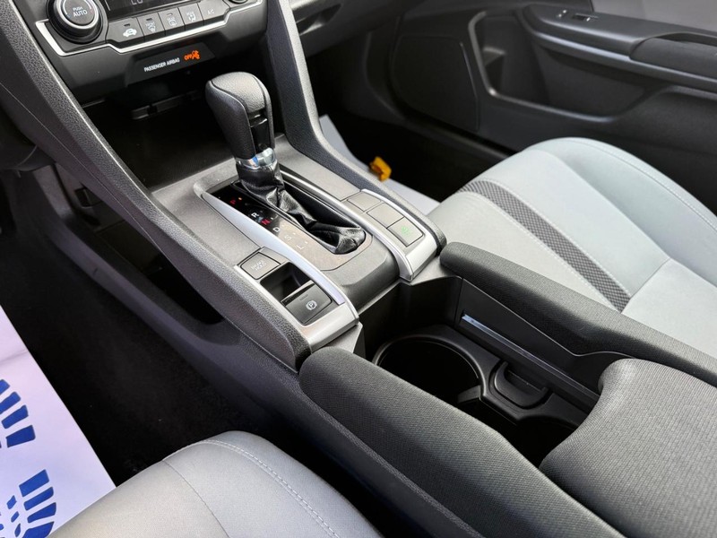 Honda Civic Sedan Vehicle Full-screen Gallery Image 17