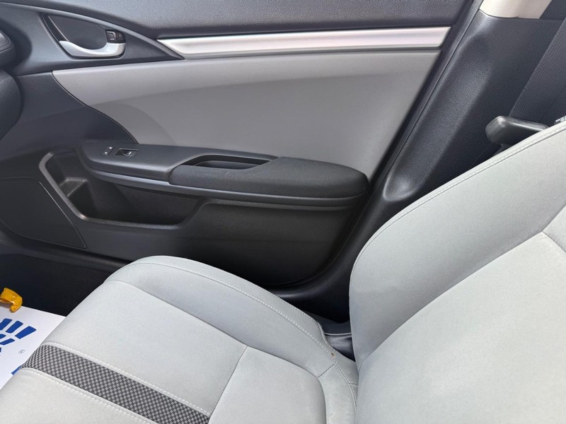 Honda Civic Sedan Vehicle Full-screen Gallery Image 18