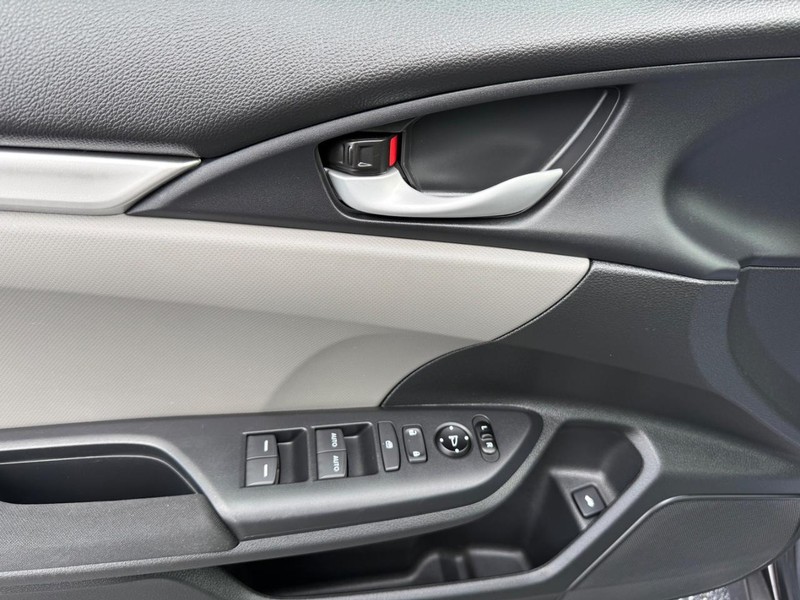 Honda Civic Sedan Vehicle Full-screen Gallery Image 21
