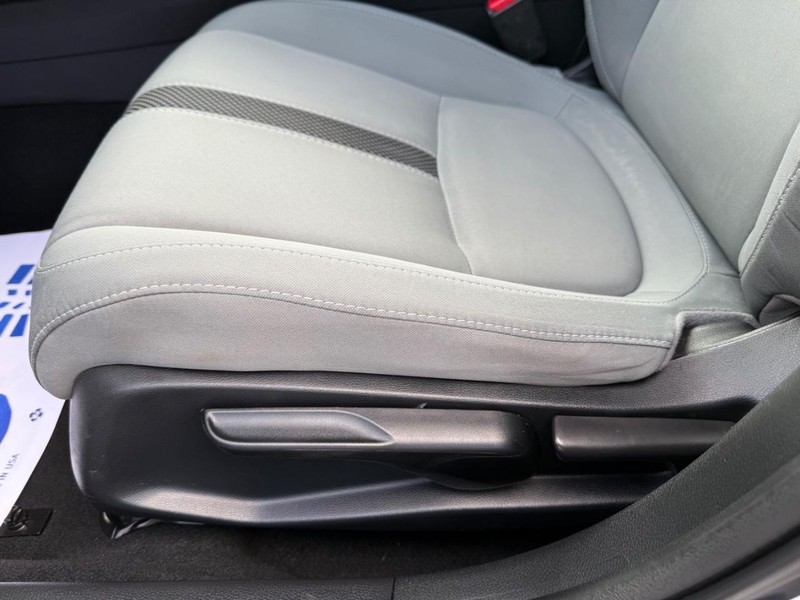 Honda Civic Sedan Vehicle Full-screen Gallery Image 22