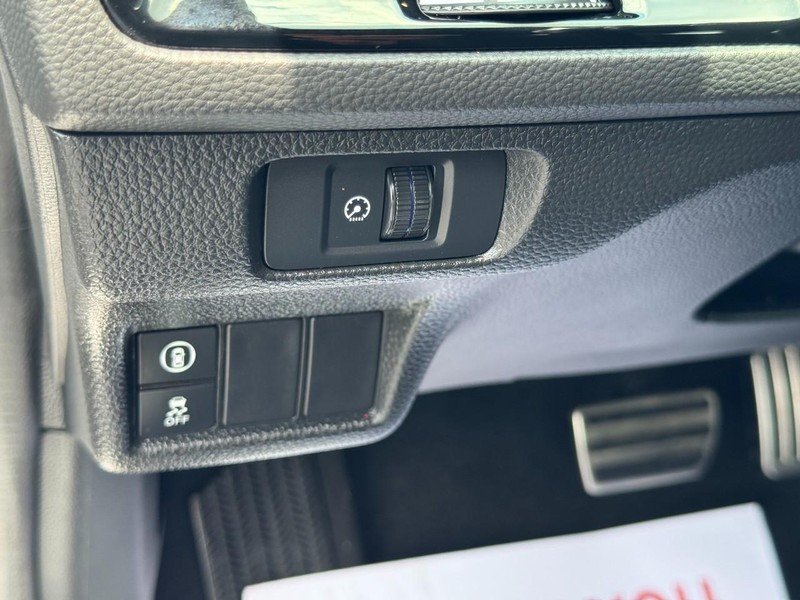 Honda Civic Sedan Vehicle Full-screen Gallery Image 17