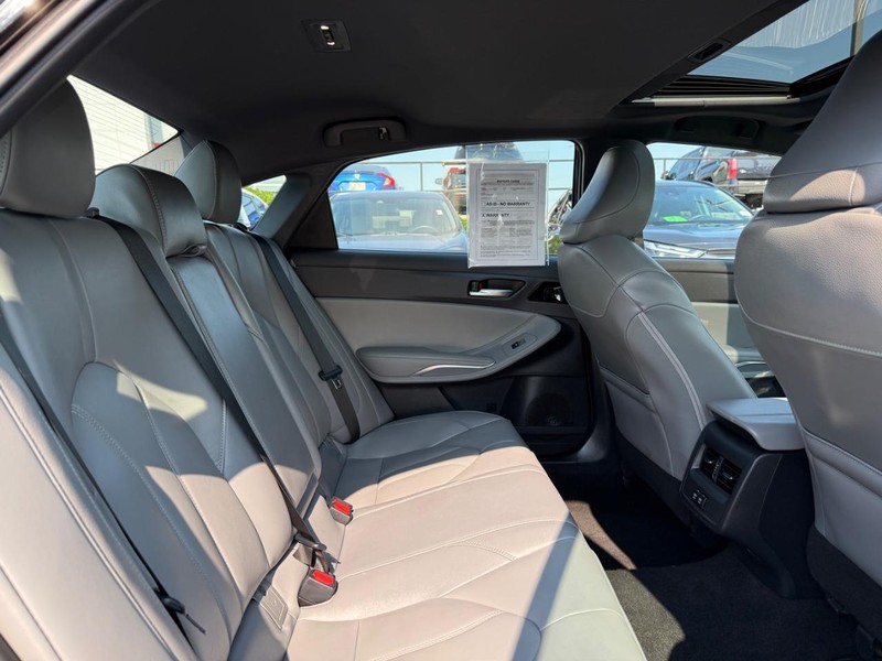 Toyota Avalon Vehicle Full-screen Gallery Image 10