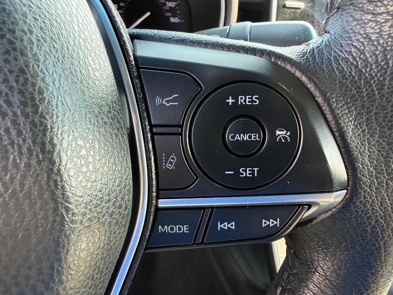 Toyota Avalon Vehicle Full-screen Gallery Image 15