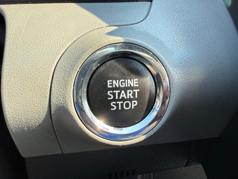 Toyota Avalon Vehicle Full-screen Gallery Image 16