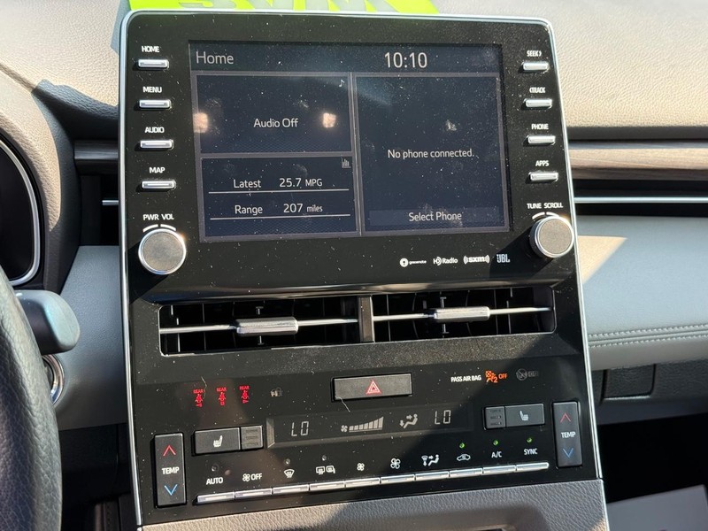 Toyota Avalon Vehicle Full-screen Gallery Image 18