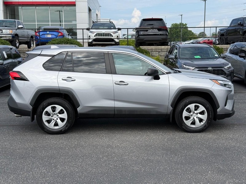 Toyota RAV4 Vehicle Image 02