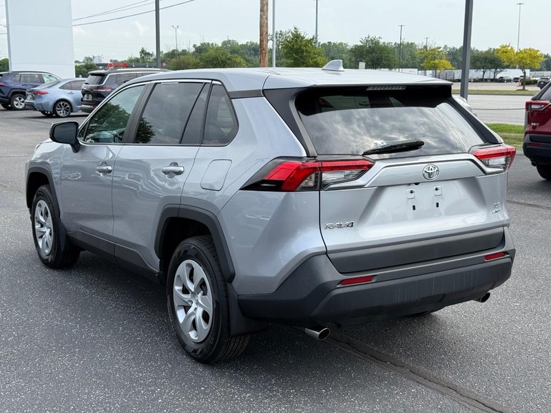 Toyota RAV4 Vehicle Image 05