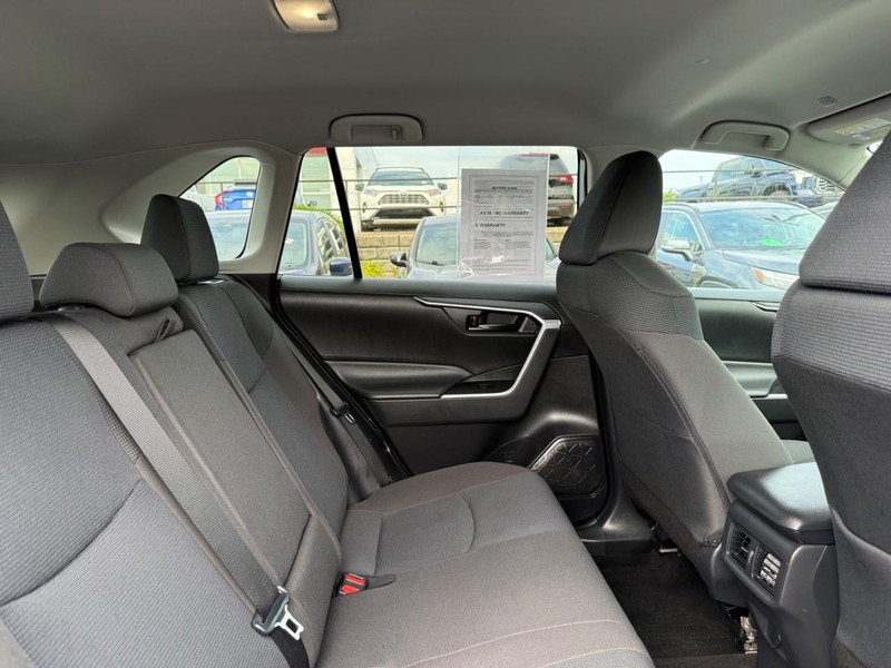 Toyota RAV4 Vehicle Image 10