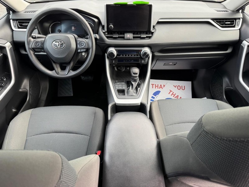 Toyota RAV4 Vehicle Image 11