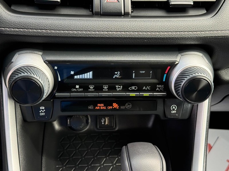 Toyota RAV4 Vehicle Image 17