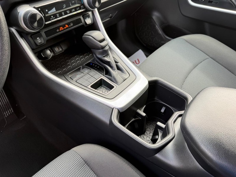 Toyota RAV4 Vehicle Image 18