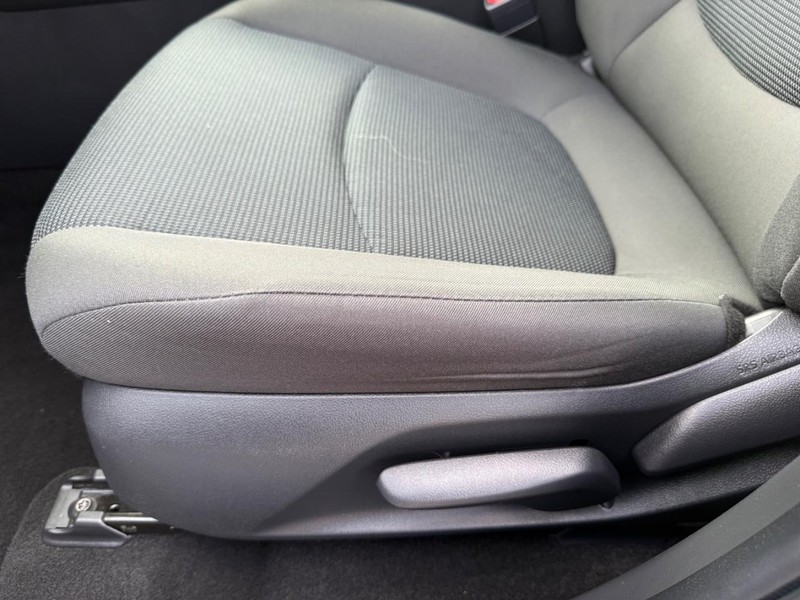 Toyota RAV4 Vehicle Image 23