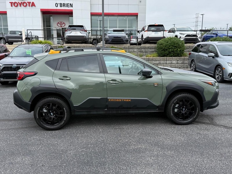 Subaru Crosstrek Vehicle Image 02