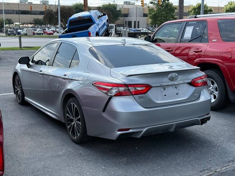 Toyota Camry Vehicle Image 03