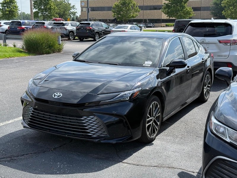 Toyota Camry Vehicle Image 02