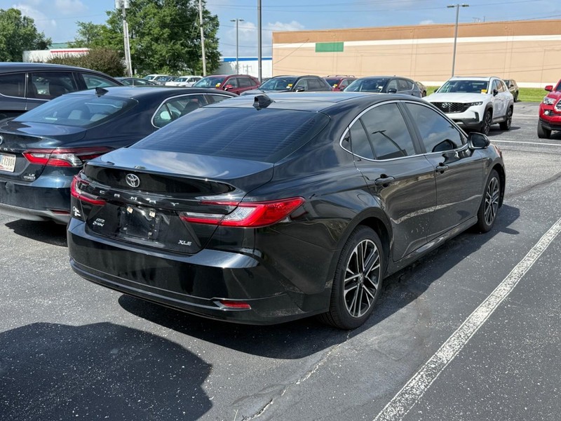 Toyota Camry Vehicle Image 04