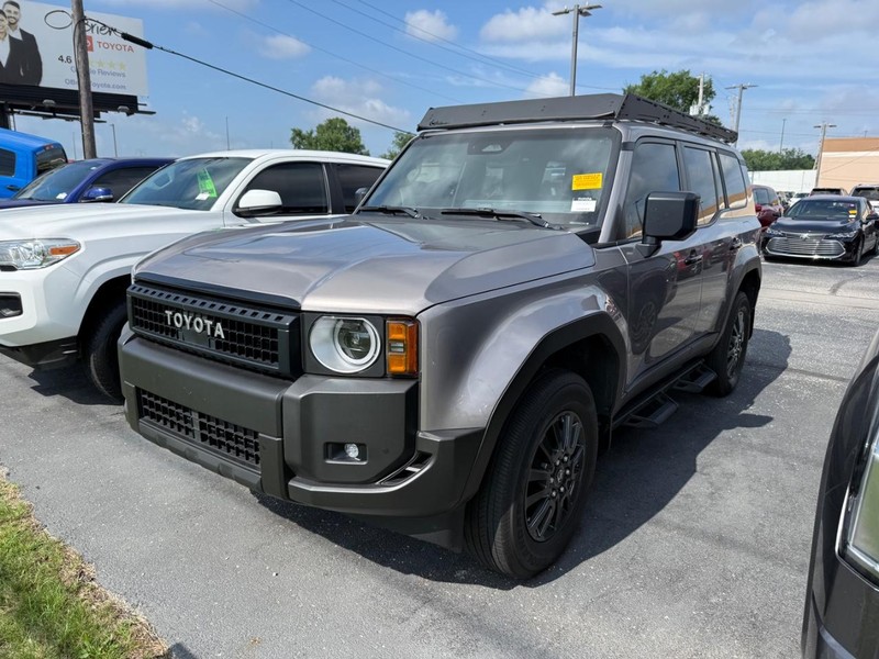 Toyota Land Cruiser Vehicle Image 02