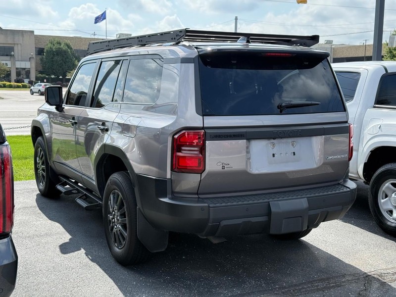 Toyota Land Cruiser Vehicle Image 03