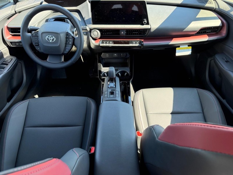 Toyota Prius Plug-In Hybrid Vehicle Image 06