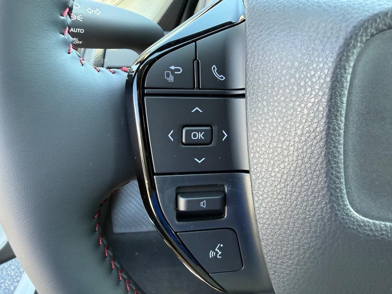 Toyota Prius Plug-In Hybrid Vehicle Image 08