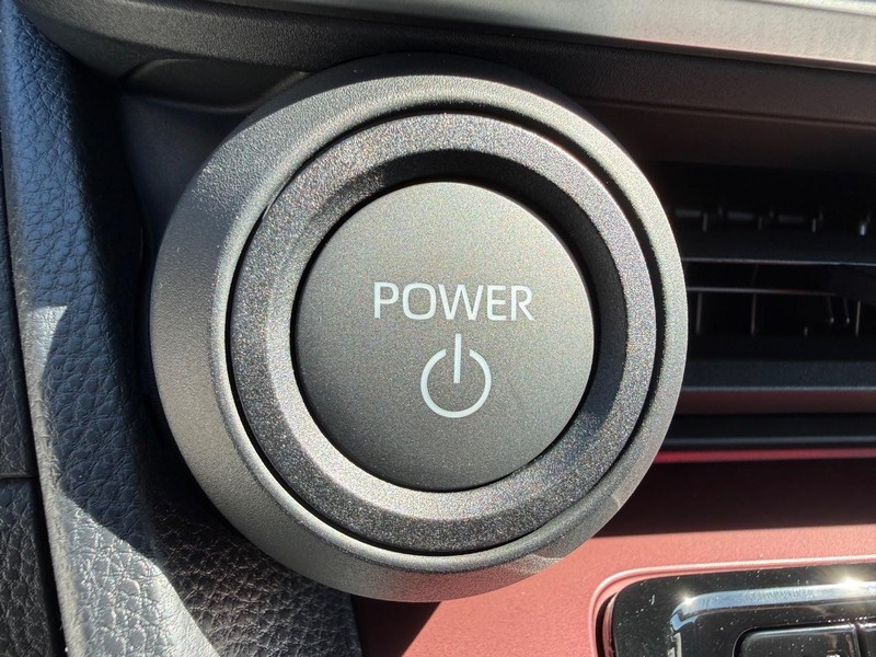 Toyota Prius Plug-In Hybrid Vehicle Image 10