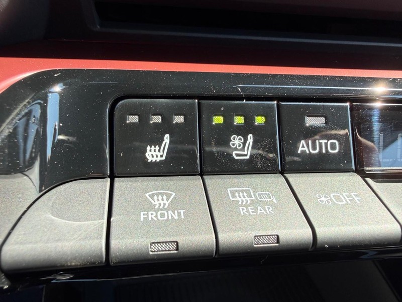 Toyota Prius Plug-In Hybrid Vehicle Image 11
