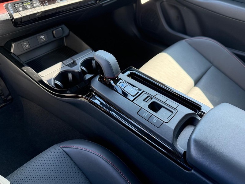 Toyota Prius Plug-In Hybrid Vehicle Image 15