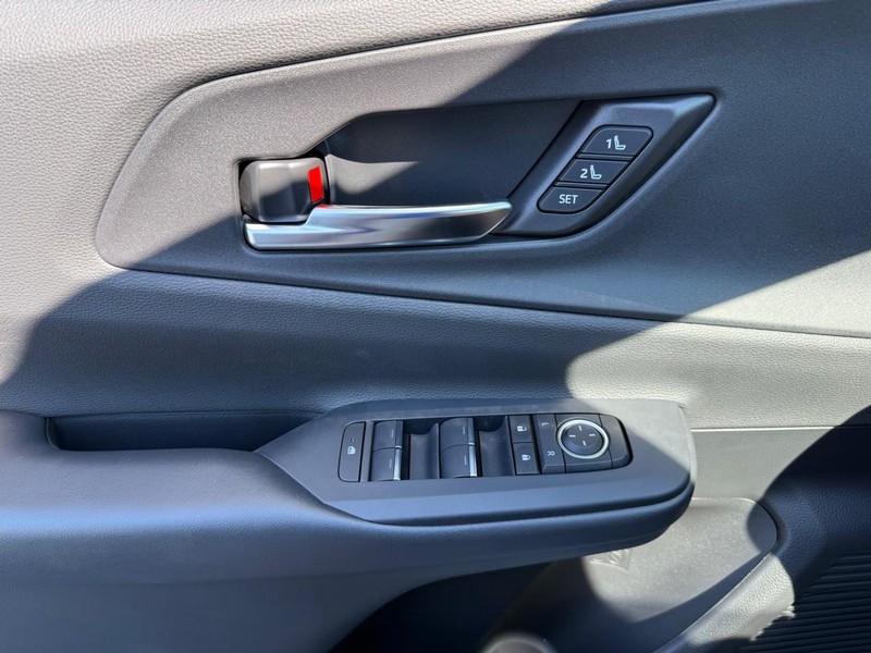 Toyota Prius Plug-In Hybrid Vehicle Image 19