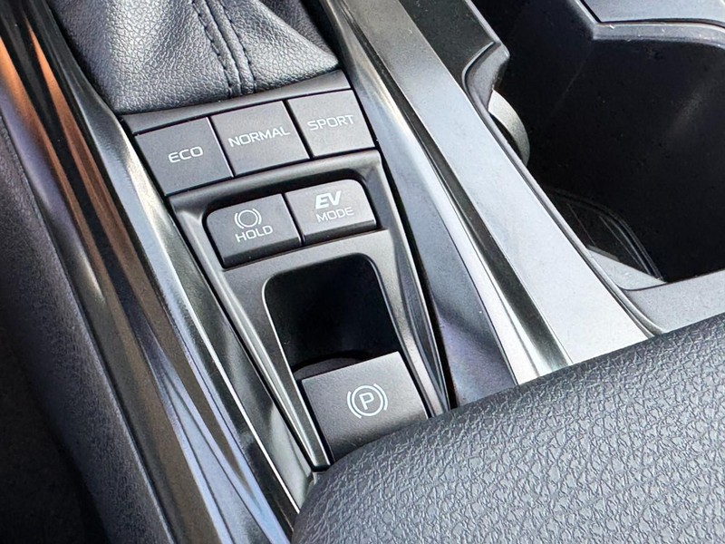 Toyota Camry Vehicle Full-screen Gallery Image 25