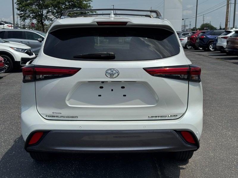 Toyota Highlander Vehicle Full-screen Gallery Image 05