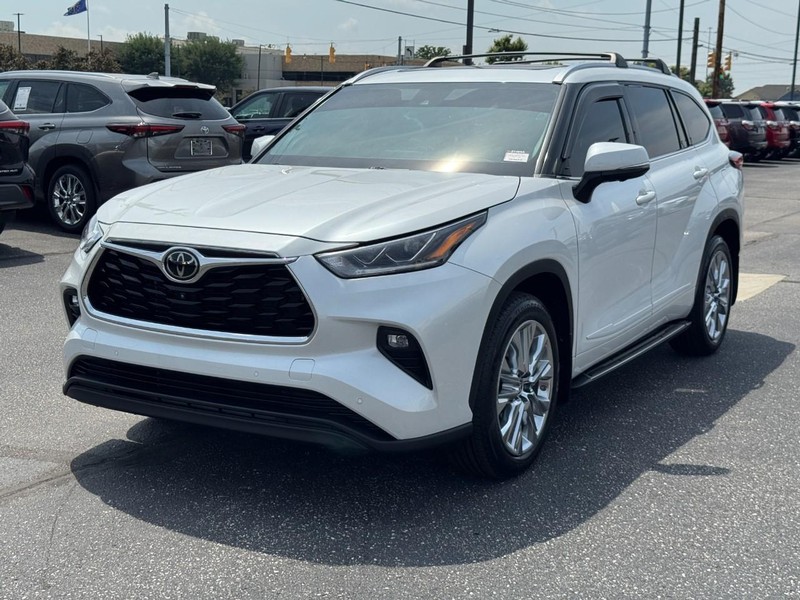 Toyota Highlander Vehicle Full-screen Gallery Image 08