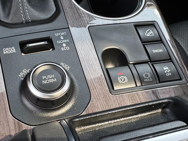 Toyota Highlander Vehicle Full-screen Gallery Image 24