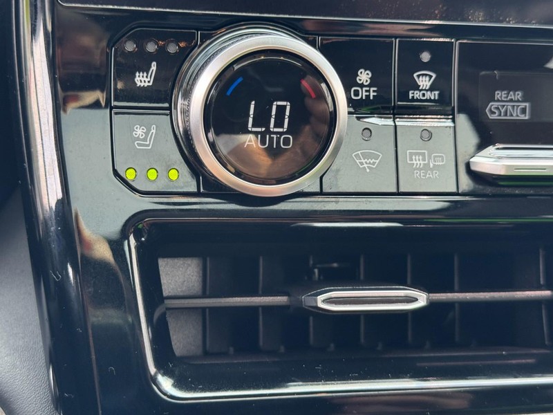 Toyota Highlander Vehicle Full-screen Gallery Image 25
