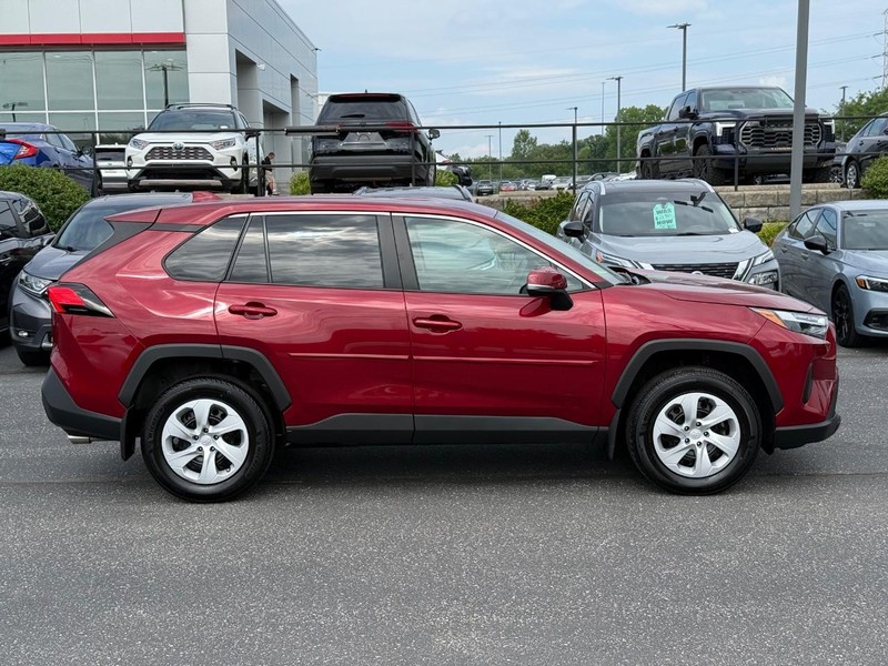 Toyota RAV4 Vehicle Full-screen Gallery Image 02