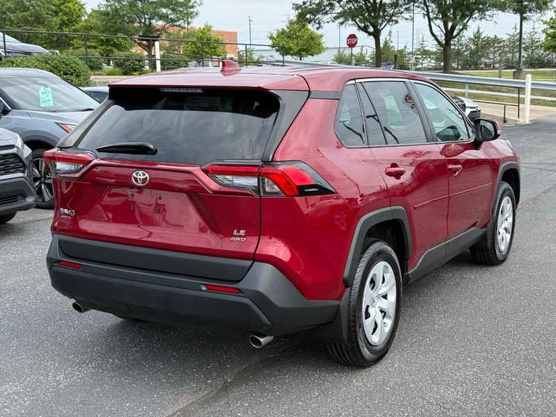 Toyota RAV4 Vehicle Full-screen Gallery Image 03