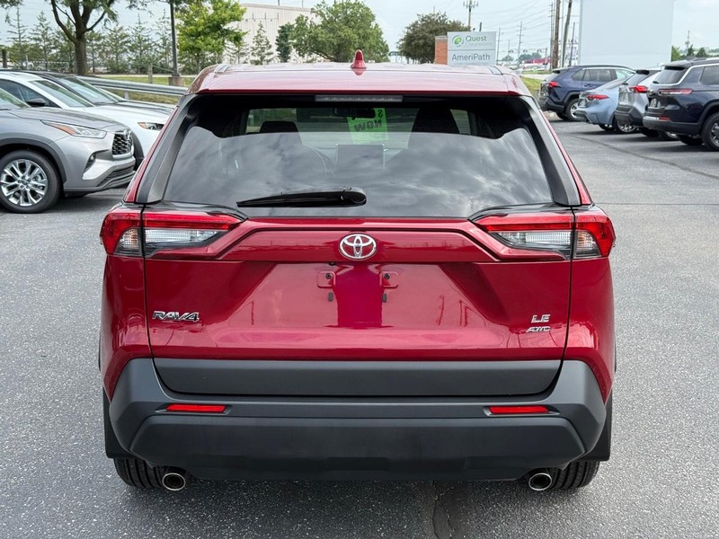 Toyota RAV4 Vehicle Full-screen Gallery Image 04