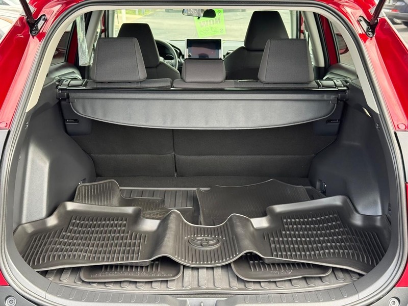 Toyota RAV4 Vehicle Full-screen Gallery Image 07