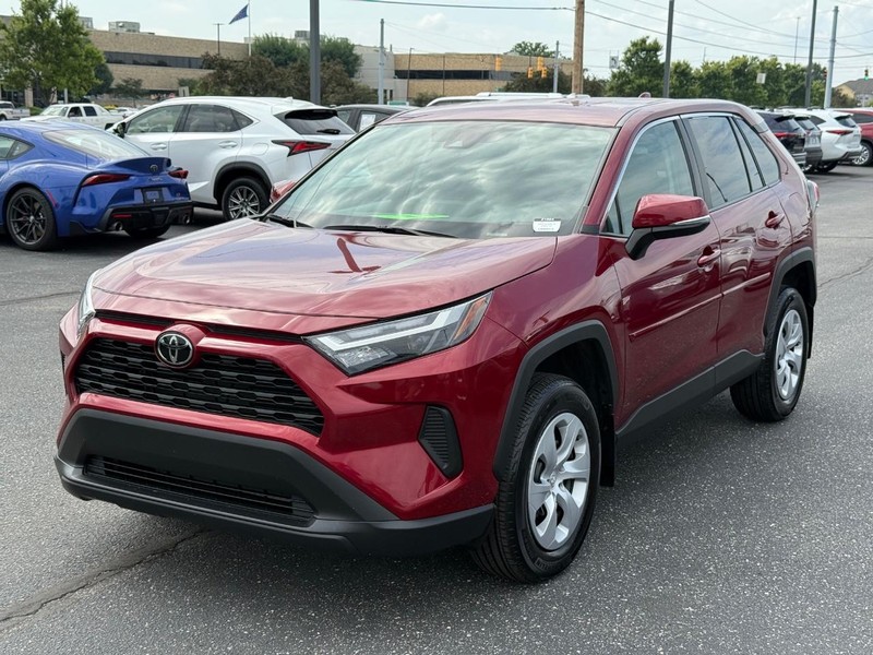 Toyota RAV4 Vehicle Full-screen Gallery Image 08