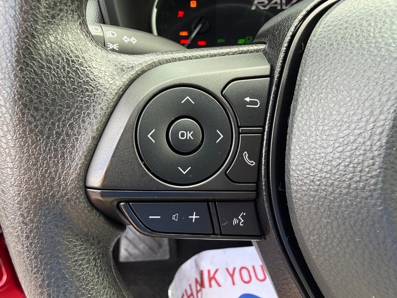 Toyota RAV4 Vehicle Full-screen Gallery Image 13